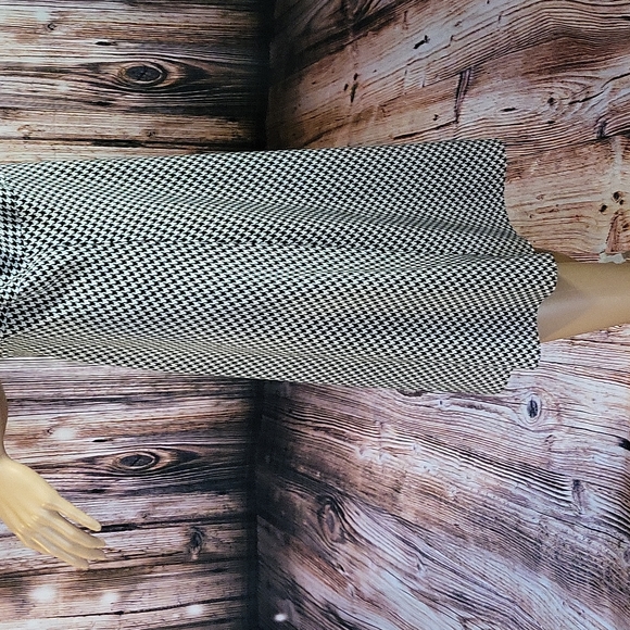 NWOT New York & Company Women's Black and white Halter Maxi Dress Size 16 - Picture 6 of 11